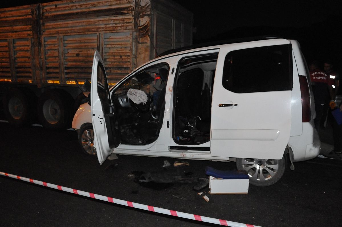 Mardin Artuklu'da trafik kazası 3 ölü 3 yaralı