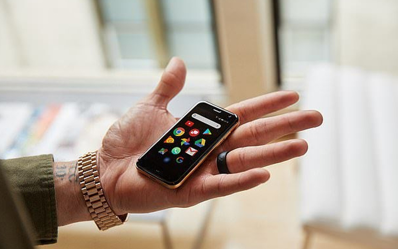 Dünyanın en küçük akıllı telefonu Palm Türkiye'de