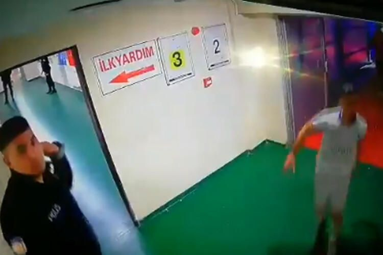 Erzurumspor Altınordu maçında skandal! Murat Uçar Hüseyin Eroğlu'na saldırdı