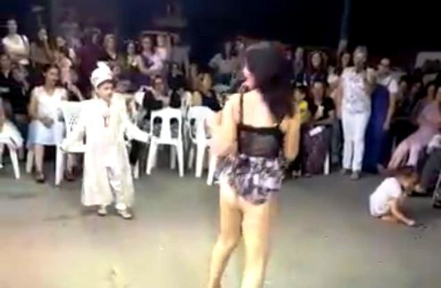 Sünnette eteğini kaldırıp popo sallama dansı yapan kadın için karar çıktı