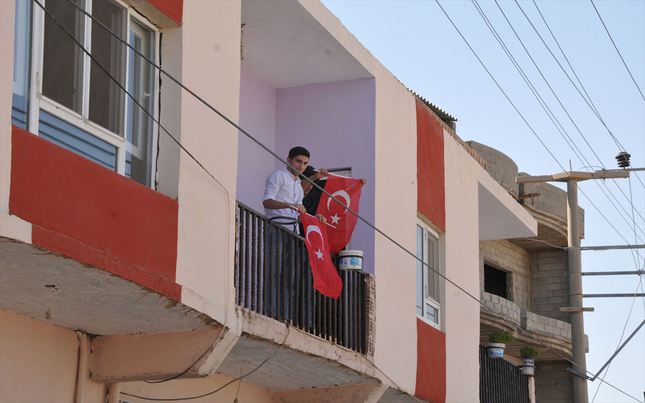 Sınırda yaşayan vatandaşlar harekata Türk bayrakları ve dualarla destek verdiler