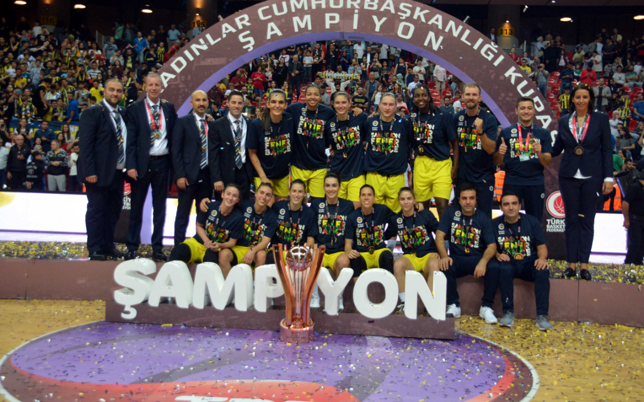 Basketbol Kadınlar Cumhurbaşkanlığı Kupası'nın sahibi Fenerbahçe Öznur Kablo oldu