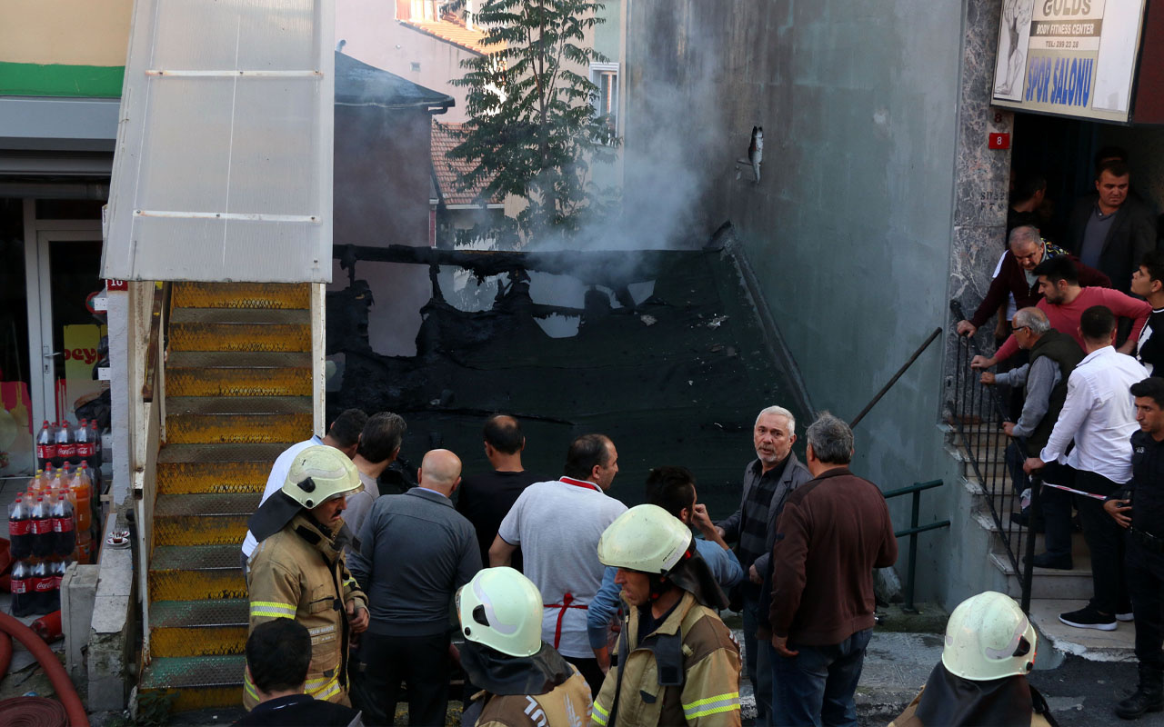 İstanbul'da evi alev alev yanan kadın sinir krizi geçirdi