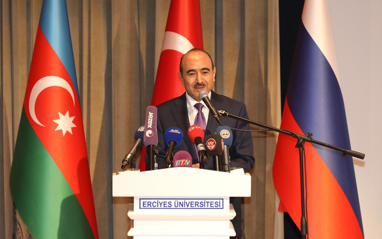 Azerbaycan Cumhurbaşkanı Yardımcısı Hasanov'dan Barış Pınarı Harekatı'na destek