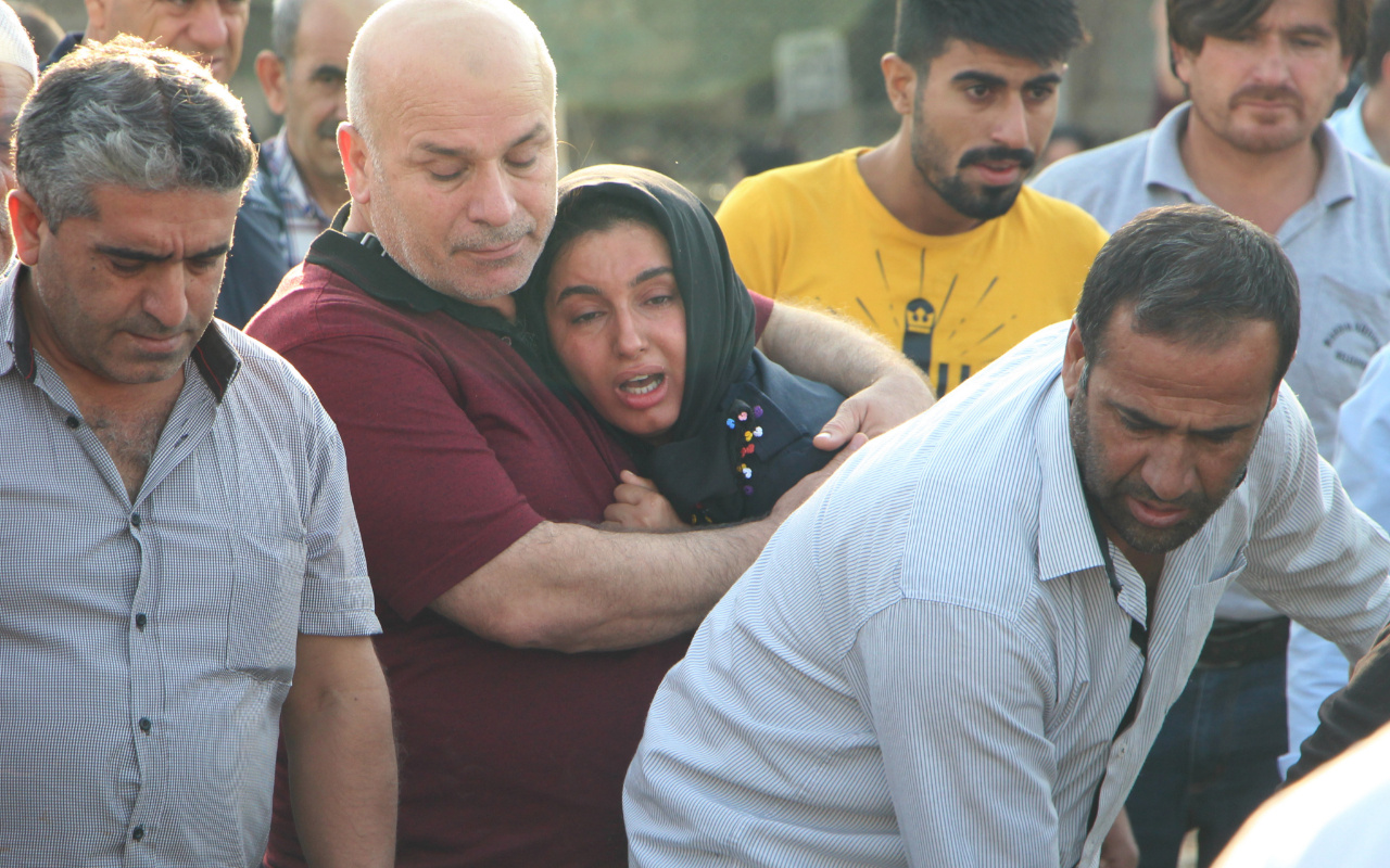 Nusaybin şehidinin tabutundaki detay yürekleri burktu Kürtçe ve Türkçe ağıtlar yakıldı