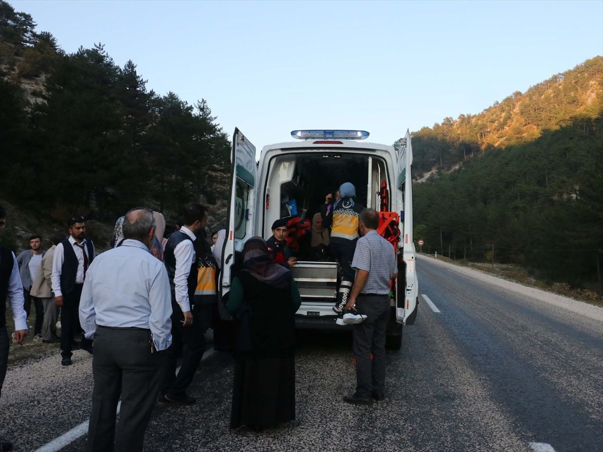 Bolu'da düğün konvoyunda kaza 5 yaralı