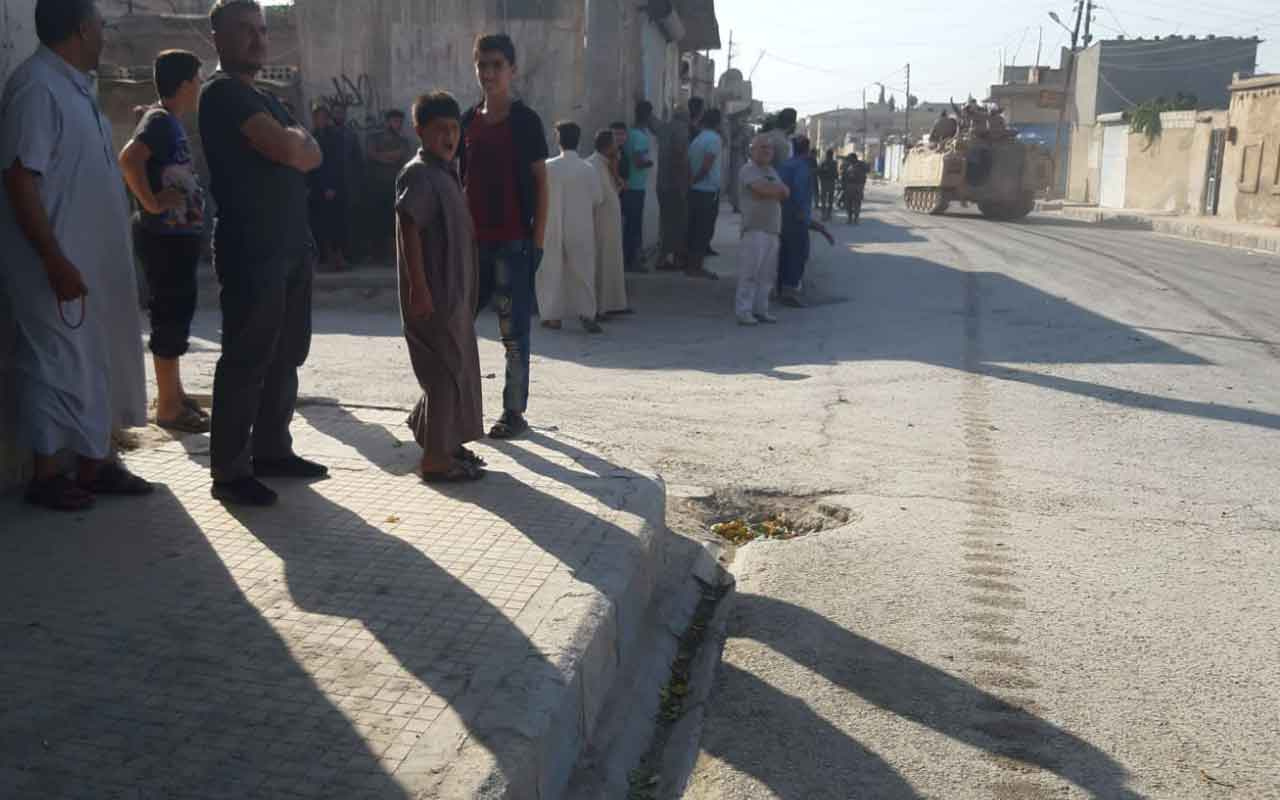 Tel Abyad'da YPG/PKK teröristlerinin tabelaları görüntülendi