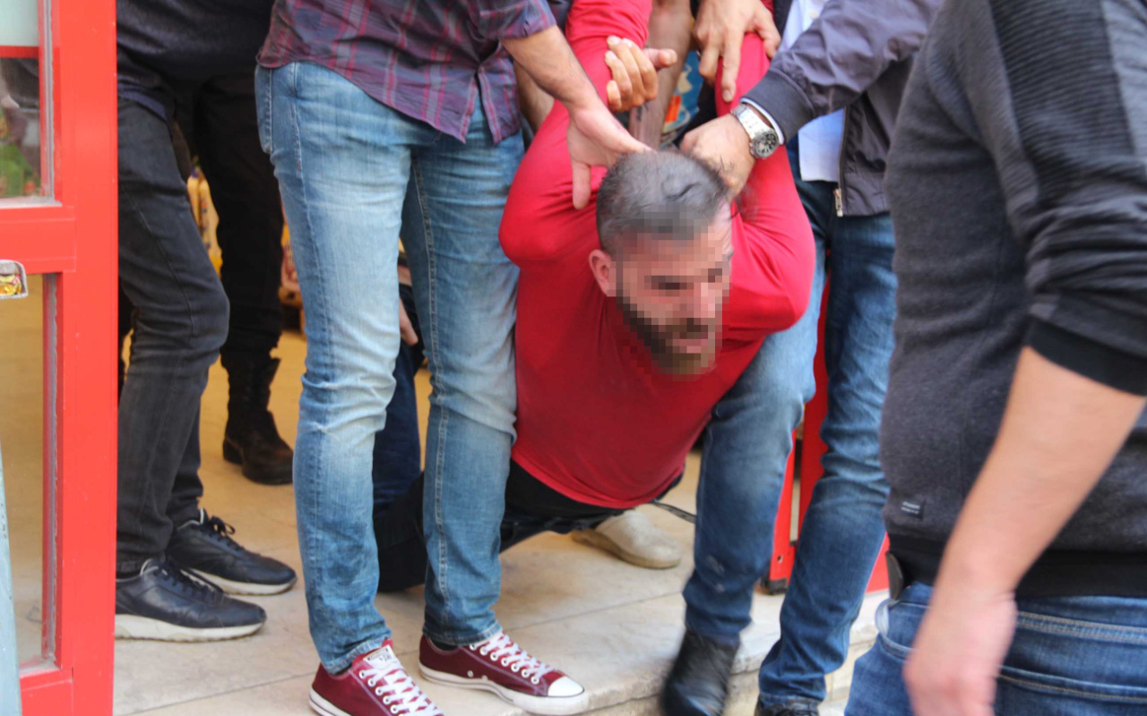 İstanbul Fatih'te kendini marketin tuvaletine kilitleyen kişi polise zor anlar yaşattı