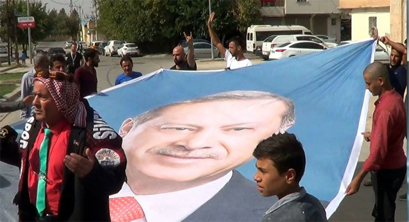 Akçakale'de hayat normale döndü sokaklarda Erdoğan posteri açıldı