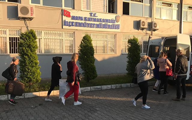 Artvin'de fuhuş operasyonu 33 kadın sınır dışı edildi