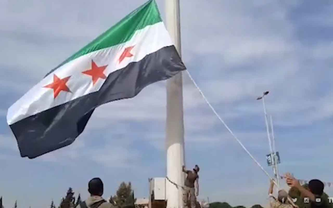 Tel Abyad'ın batısına Suriye Milli Ordusu bayrağı asıldı