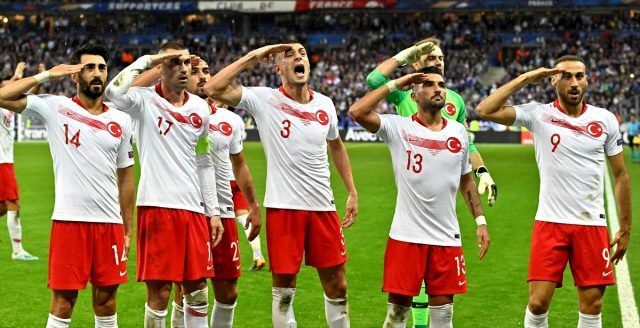 Türkiye-Fransa maçı sonrası Murat Dalkılıç Fransa'ya tepki gösterip milli takımı paylaştı