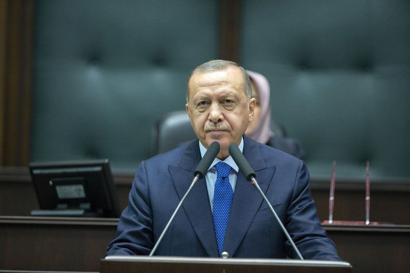 Milli Savunma Bakanı Hulusi Akar AK Parti grubunda asker selamı verdi