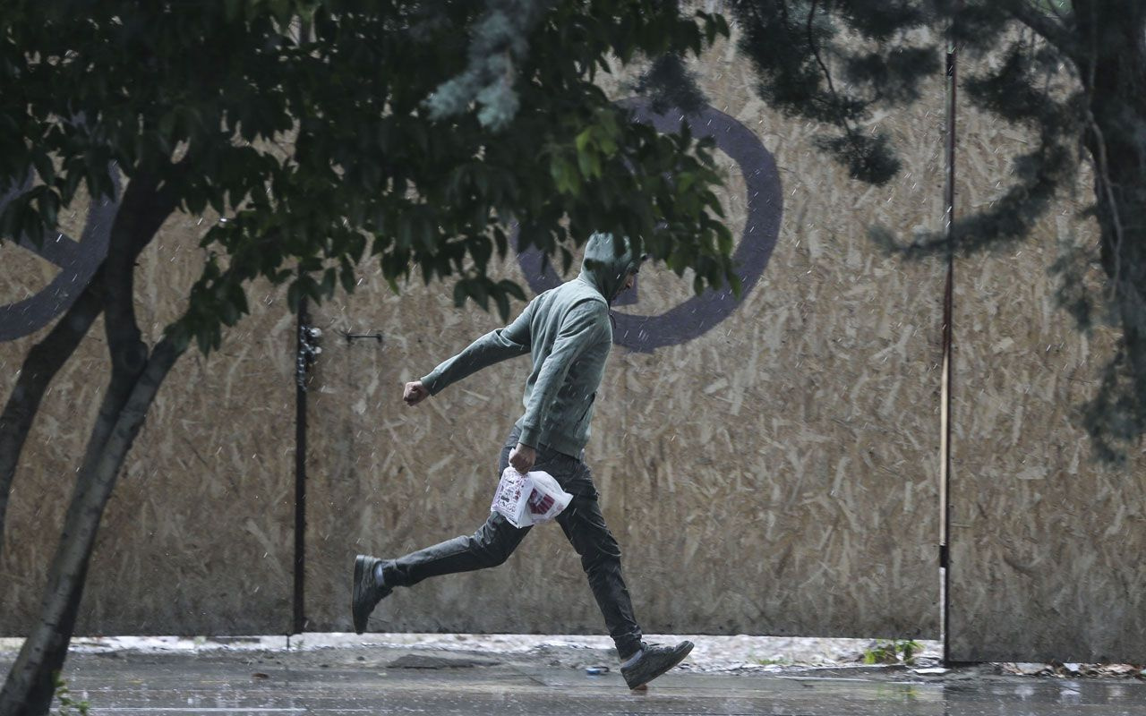 Meteoroloji saat verip İstanbul'u uyardı! Sağanak yağış etkili olacak