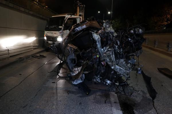 Ankara'da otomobil alt geçide uçtu! 2 kişi ağır yaralı