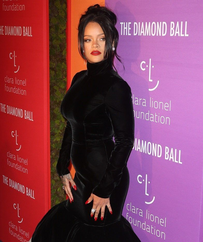 Rihanna'nın hamile olduğu iddia ediliyordu ki paylaşımı olay oldu