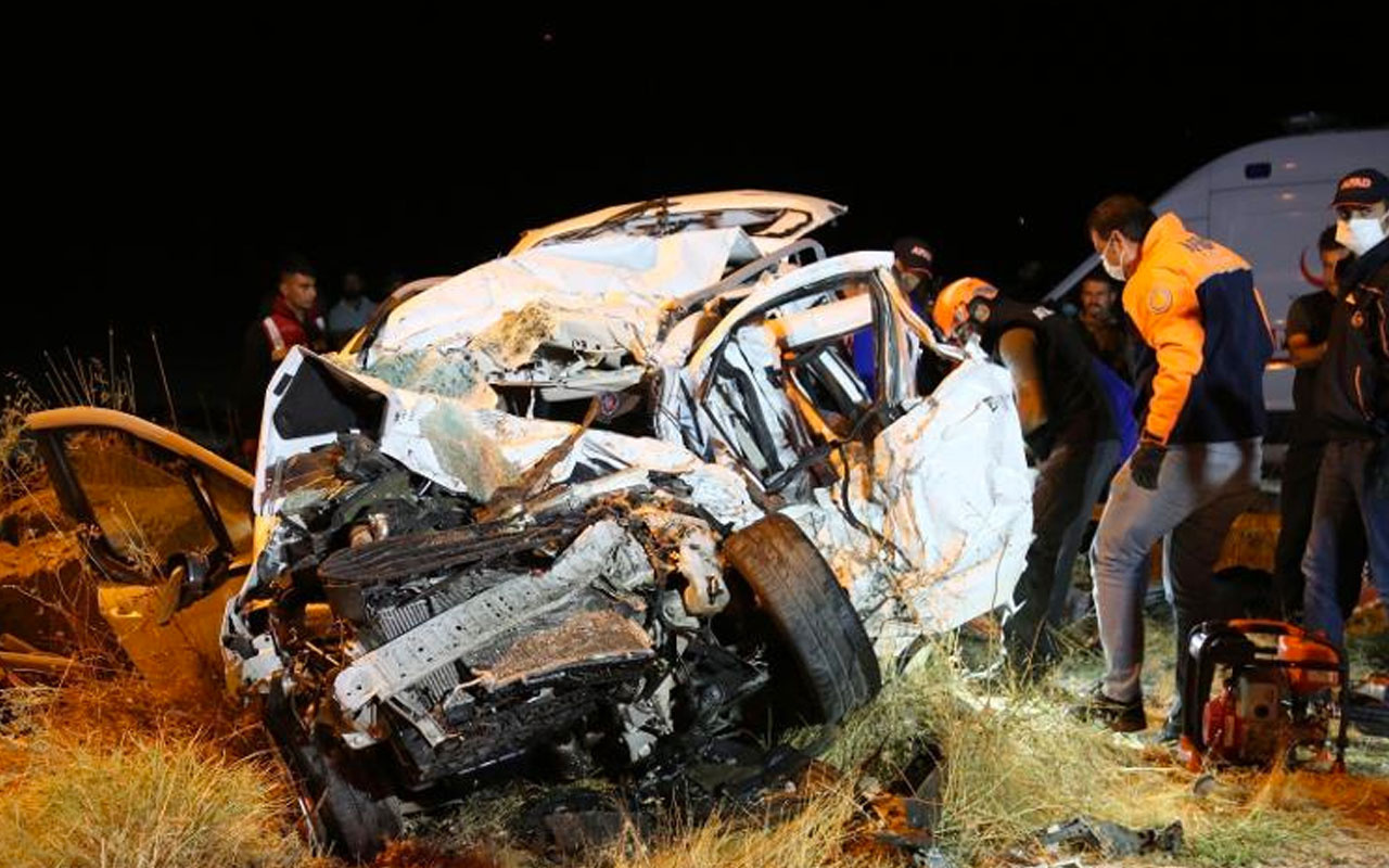 Tunceli'de kan donduran kaza! TIR'la araç çarpıştı: 4 ölü 1 yaralı