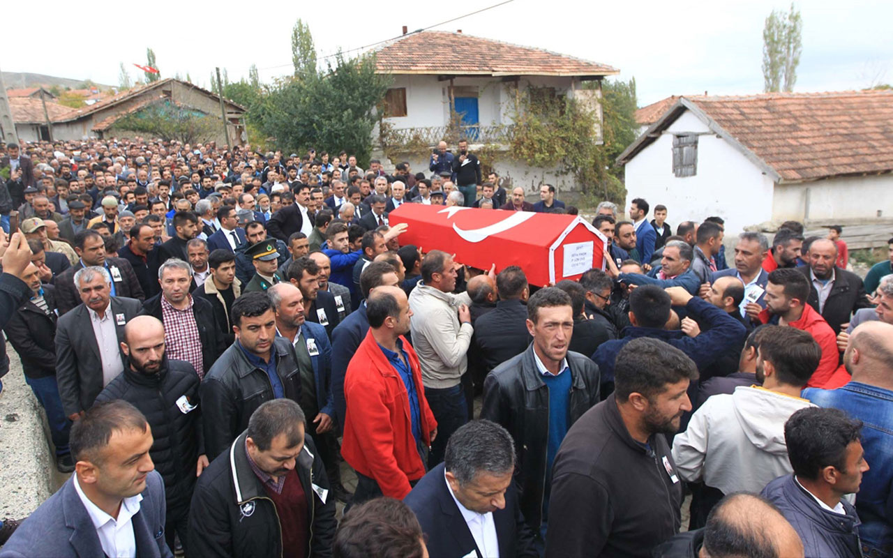 Şehit piyade er Sezai Eşkioğlu'nun cenazesinde hoşa gitmeyen manzara