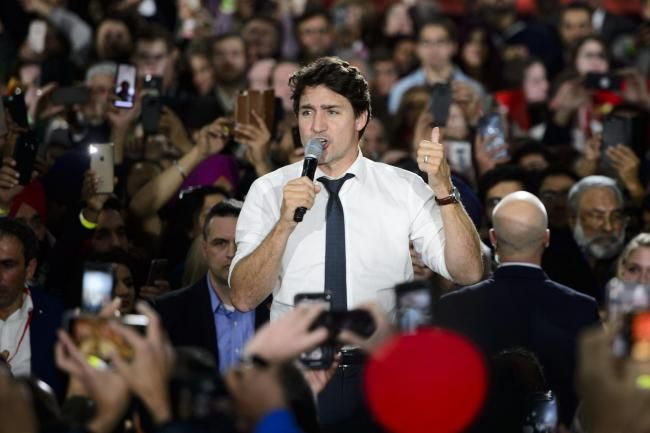 Kanada'da Justin Trudeau'nun partisi galip oldu ama çoğunluğu sağlayamadı