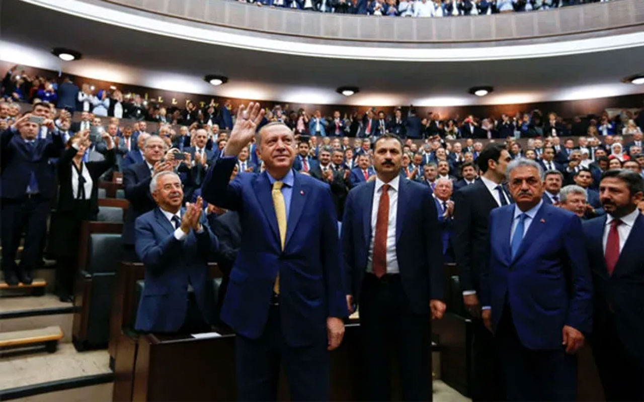 AK Parti'den istifa haberi! Eski Vekil Mustafa Öztürk Davutoğlu'na katılacak