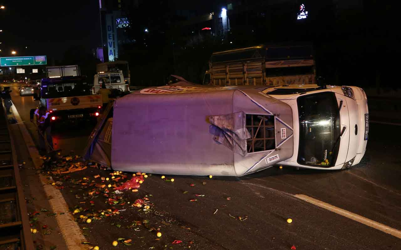 Basın Ekspress’te sebze yüklü kamyonet yola devrildi: 2 yaralı