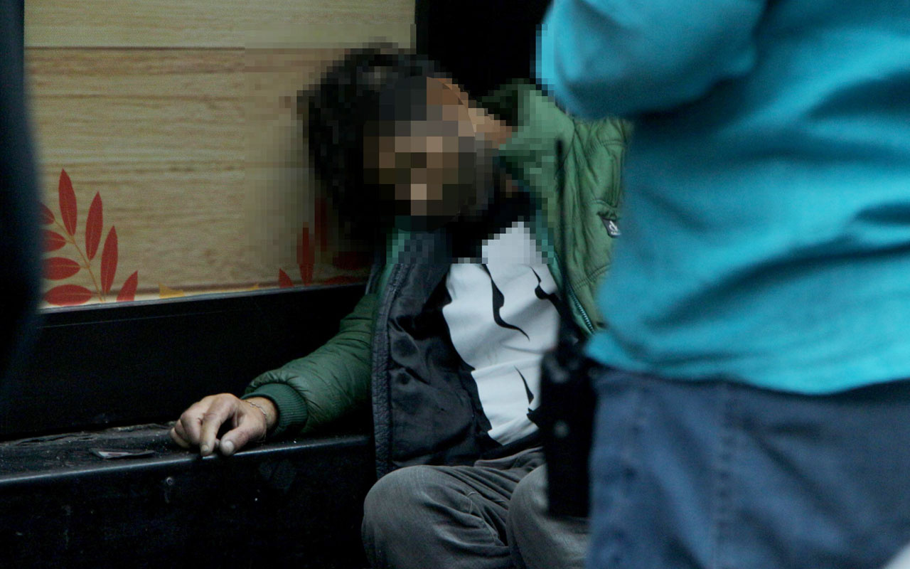 Beyoğlu İstiklal Caddesi'nde oturur vaziyette ceset şoku