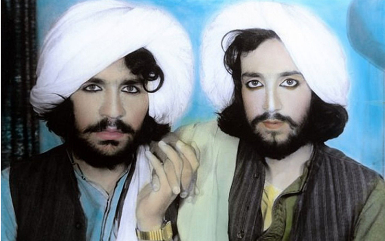 Taliban üyelerinin daha önce hiç görülmemiş makyajlı fotoğraflarına bakın