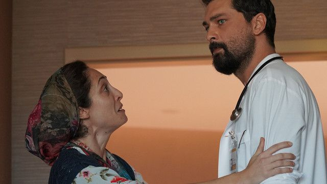 Mucize Doktor oyuncuları paylaştı olay oldu! Sinem Ünsal ve Taner Ölmez’den set pozu