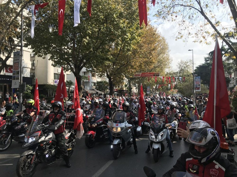 Cumhuriyet Bayramı konvoyu! 15 Temmuz Köprüsü'nde motosiklet şov