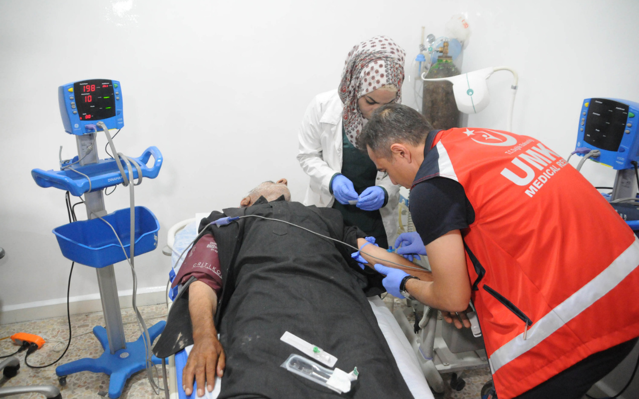 Türk doktorlar, Tel Abyad'da sağlık hizmeti vermeye başladı