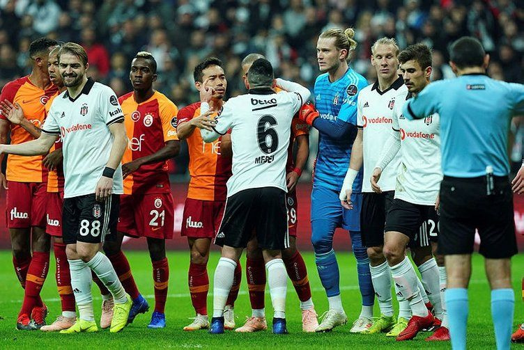 Fatih Terim çıldıracak Galatasaraylı futbolcular derbi sonrası dansöz oynattı
