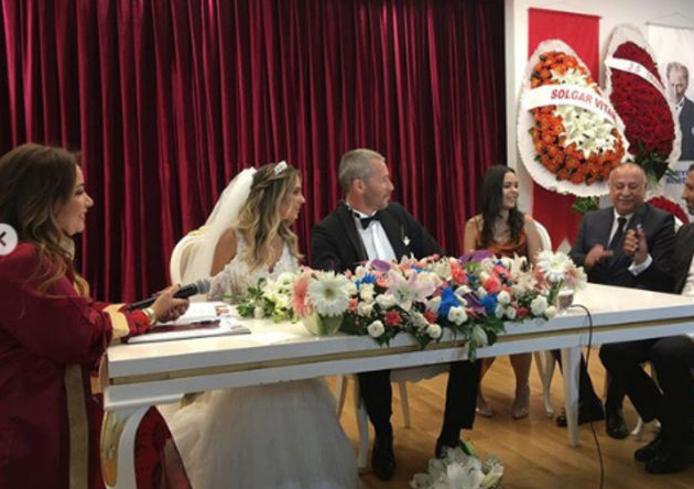 Sinan Albayrak evlendi eşi bakın kimdir? O Hayat Benim dizisinin Mehmet Emir'i