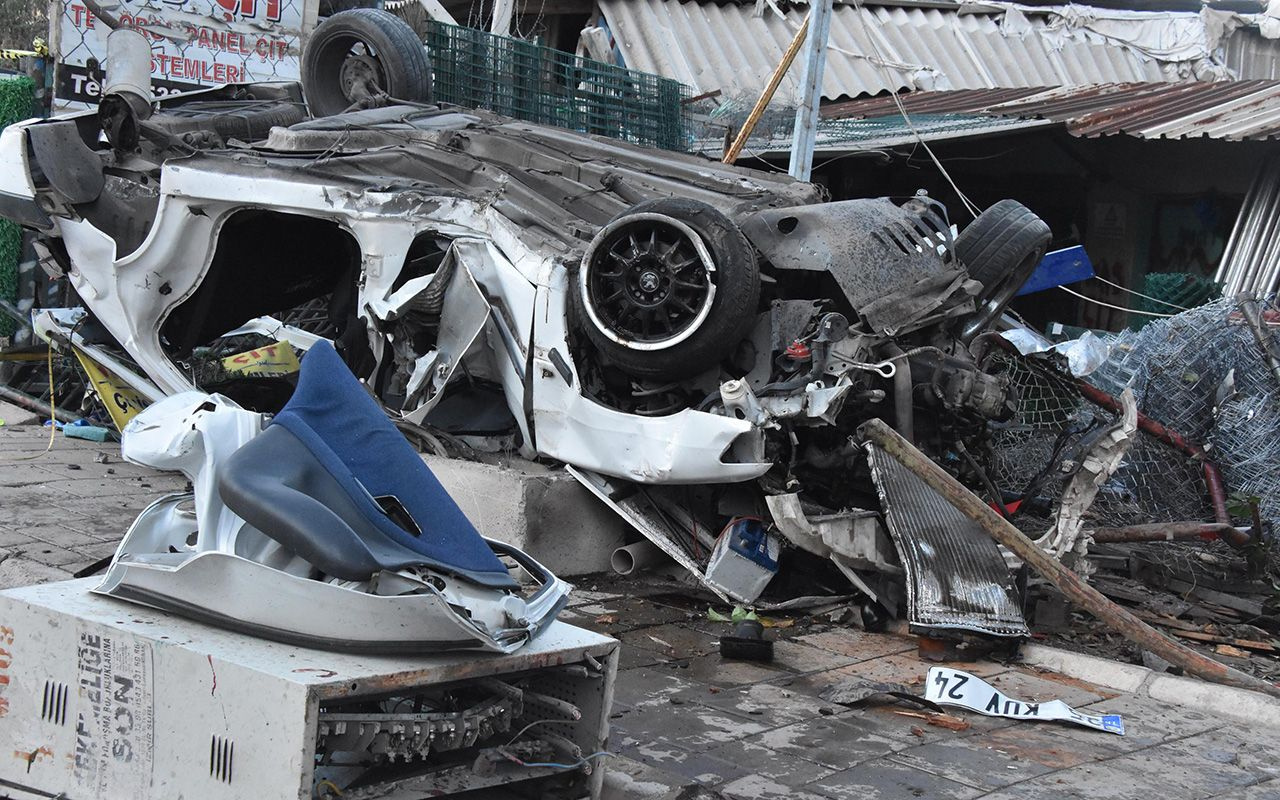 İzmir'de takla atan otomobildeki 2 kişi öldü 1 kişi yaralandı