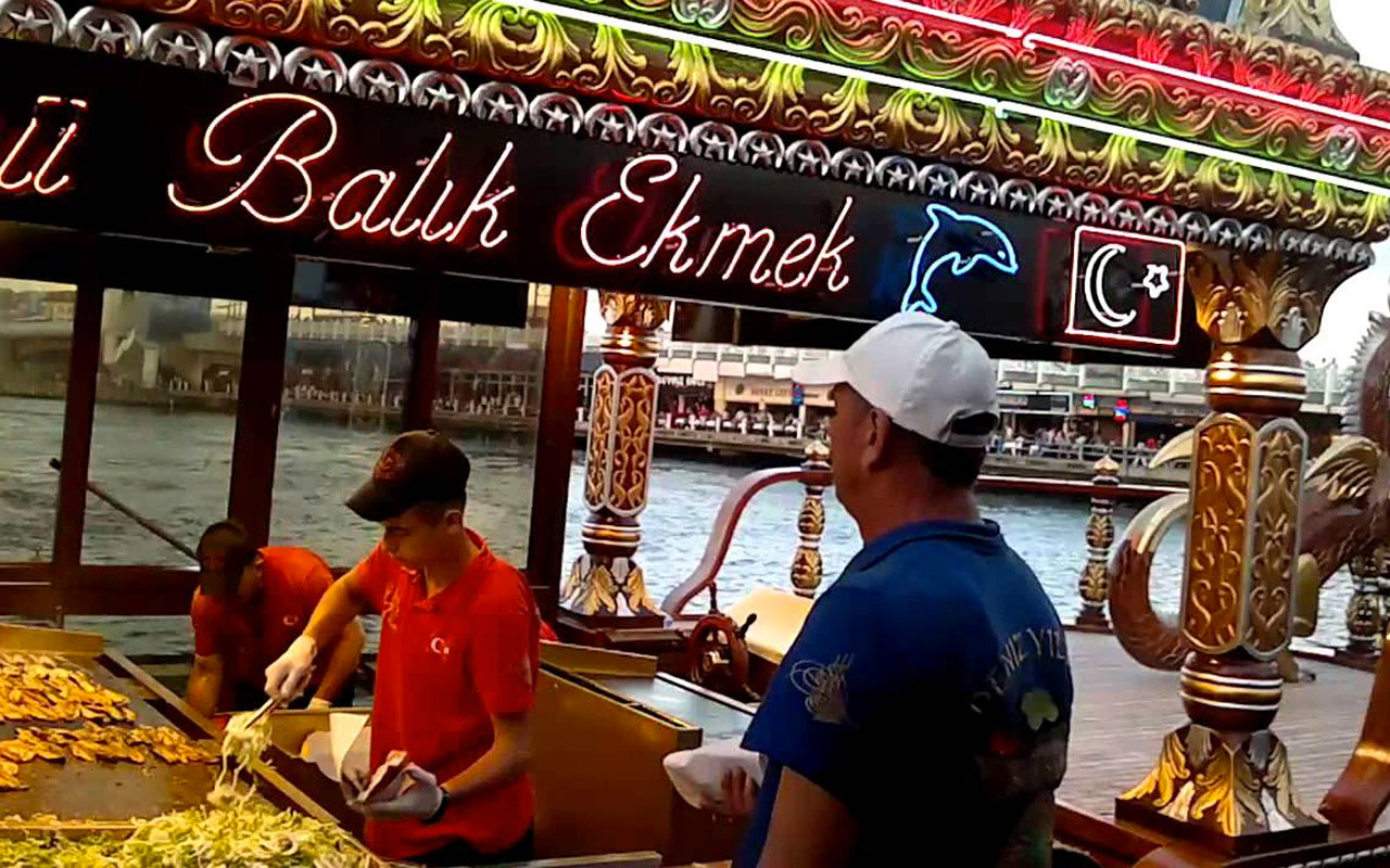 Eminönü balık-ekmek tekneleri işi karıştı! İBB'yi şoke eden karar