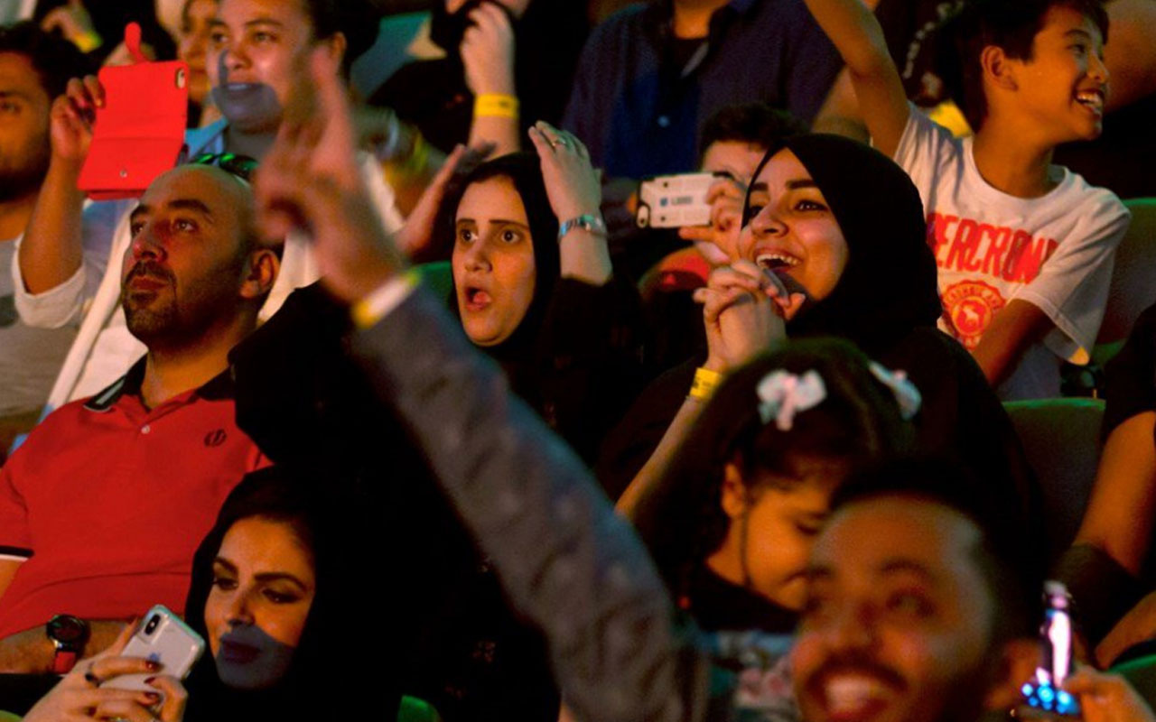 Suudi Arabistan'da bir ilk! Kadınların güreşi ağızları açık bıraktı