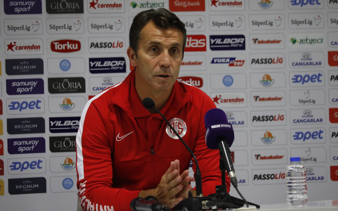 Antalyaspor teknik direktörü Bülent Korkmaz, görevinden ayrıldı