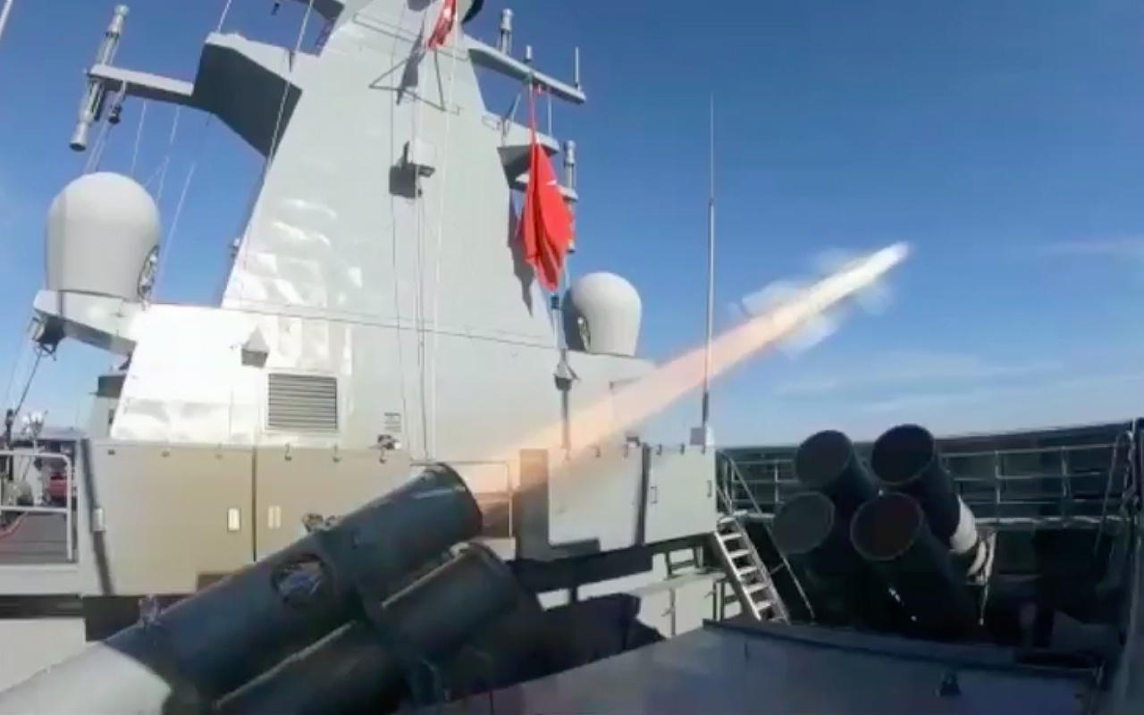 Türkiye'nin ilk milli deniz seyir füzesi AtmacaT CG Kınalıada gemisinden fırlatıldı!