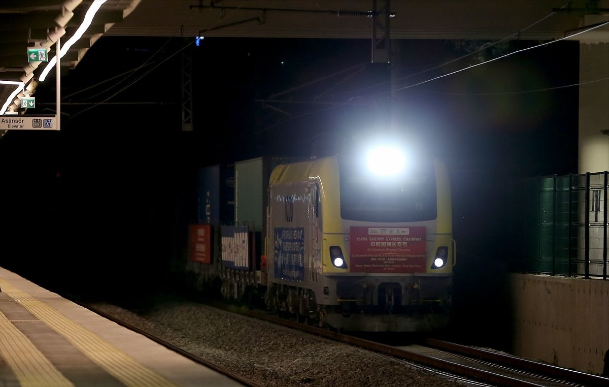 Marmaray için tarihi an! İpek Yolu treni Boğaz'dan geçti​