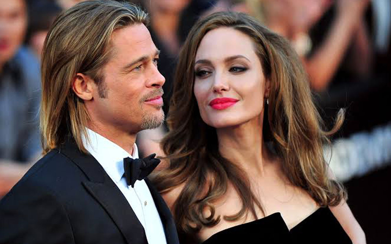 Brad Pitt'e inat soyunan Angelina Jolie protesto etmek için çıplak poz verdi