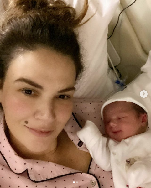 Eşi Pedro de Noronha da doğuma girmişti Tülin Şahin bebeğiyle fotoğraflarını paylaştı