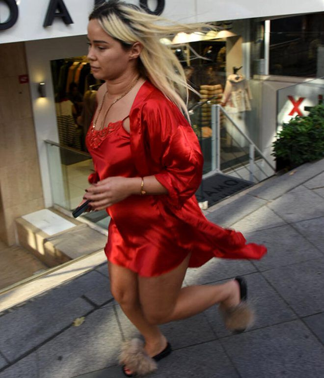 Ünlü şarkıcı Asya Gashi kırmızı geceliğiyle Nişantaşı sokaklarında koşarken çekildi