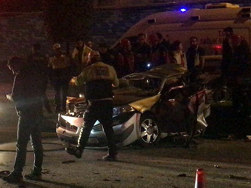 Sakarya'da 3 kişinin öldüğü 7 kişinin yaralandığı kaza anı kamerada