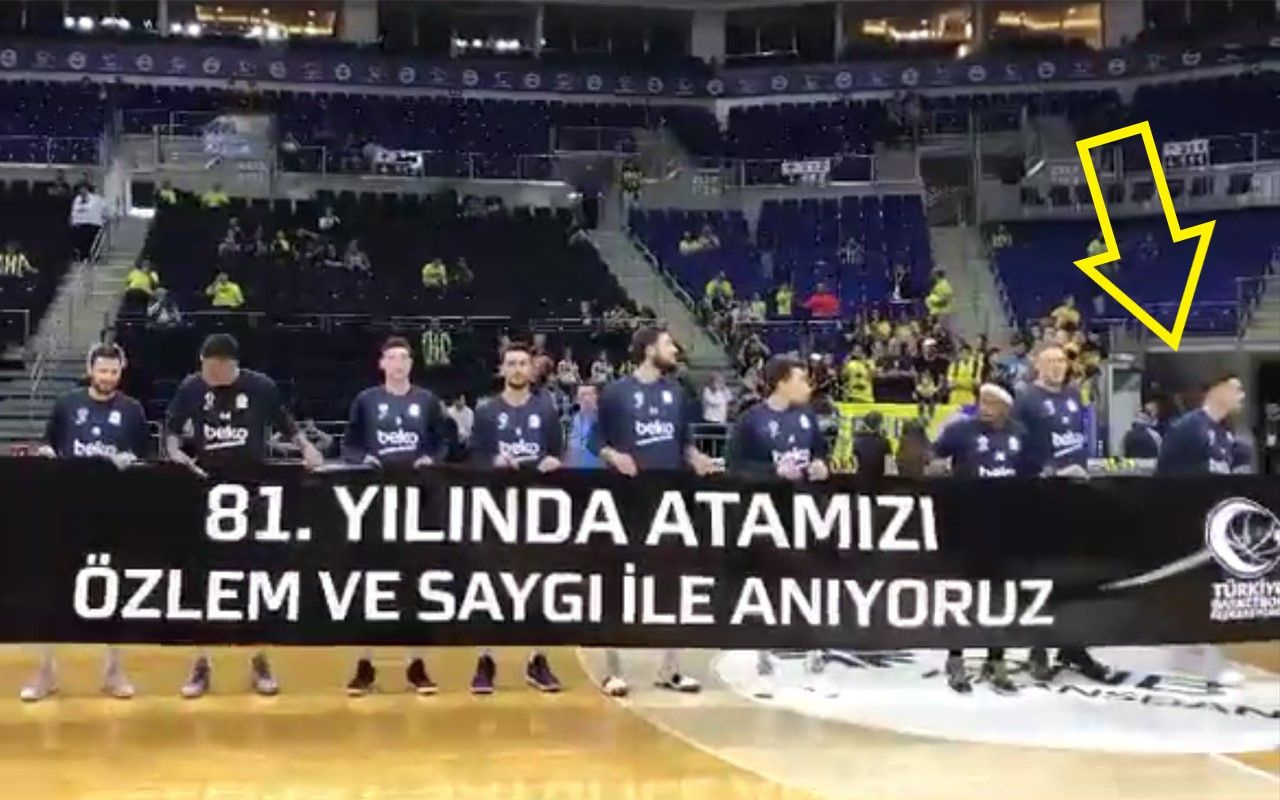 Atatürk pankartına dokunmayan Fenerbahçeli Kostas Sloukas tepki çekti