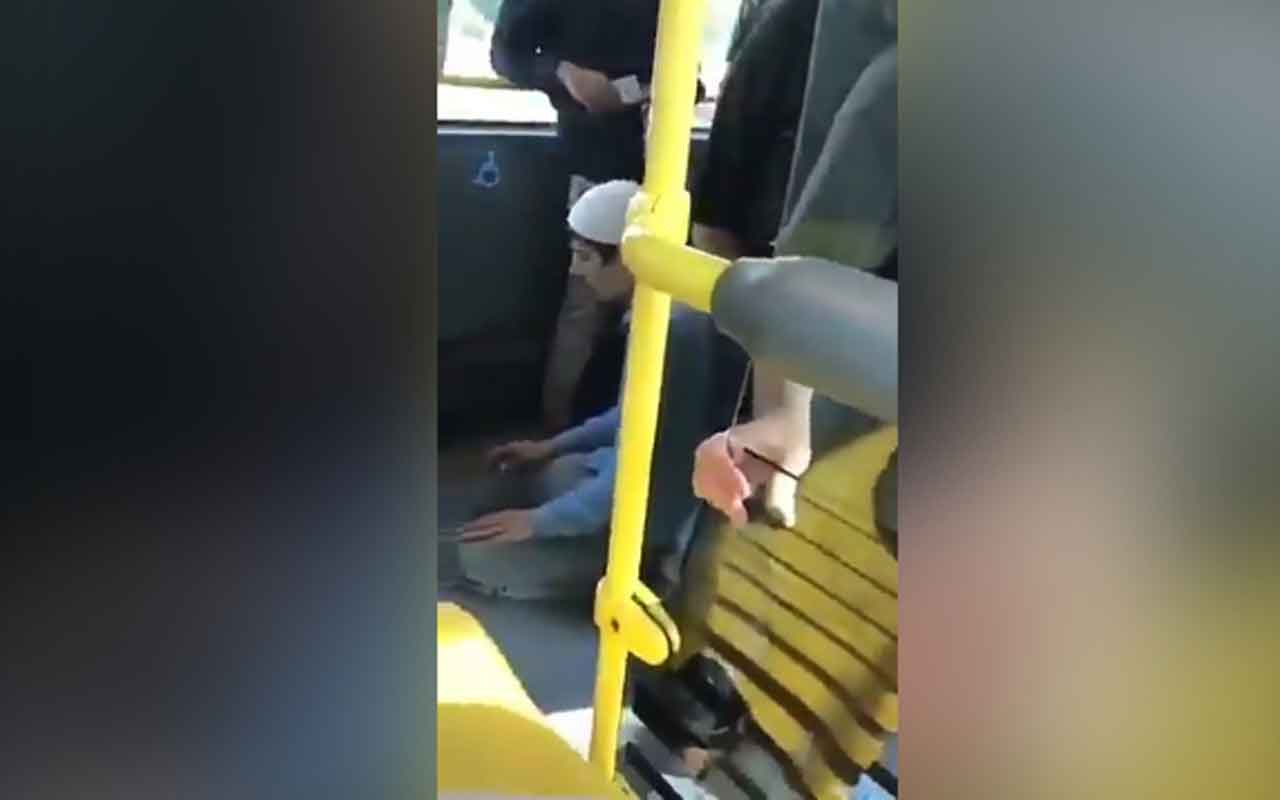 Metrobüste namaz kılan adam sosyal medyada gündem oldu