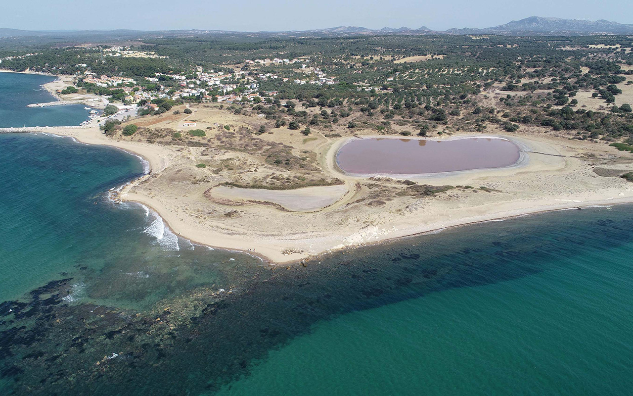 Çanakkale Ezine'deki kalp şeklindeki pembe göl turizme kazandırılacak