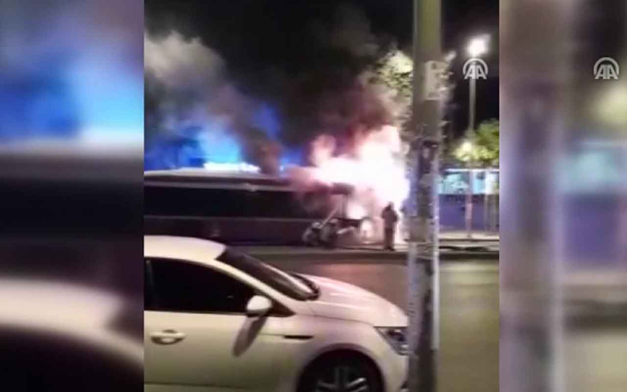 İstanbul'da park halindeki halk otobüsü yandı