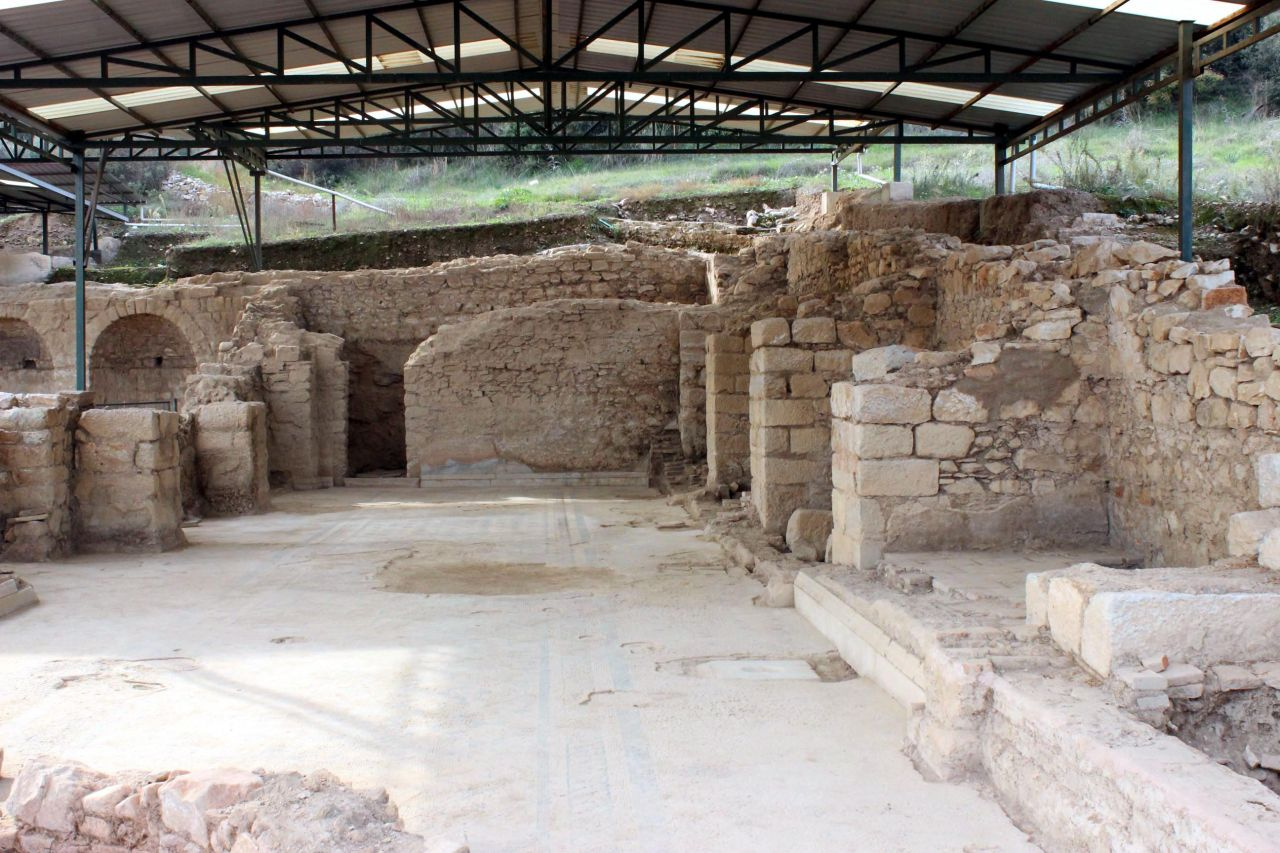 İzmir'de yer alan M.Ö 3 bin yıllık antik kentte ortaya çıkanlar şaşkına çevirdi