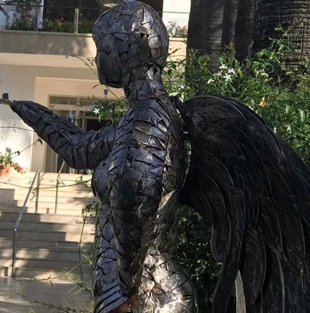 Neslican Tay'ın heykeli dikildi 4. kez yakalandığı kanseri yenememişti