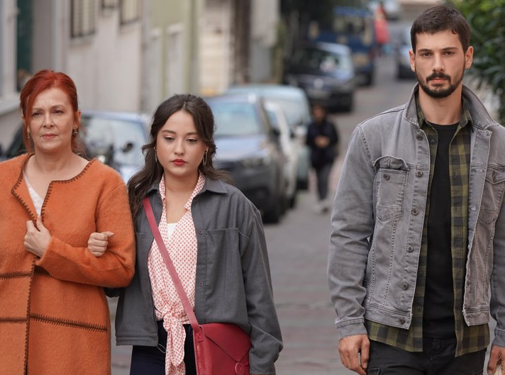 Show TV'nin reytinglerde hayal kırıklığı yaratan Aşk Ağlatır dizisine bomba transfer