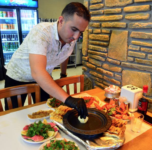 Adanalı kebapçı tereyağlı lokum yemeğinden günde 6 bin lira kazanıyor